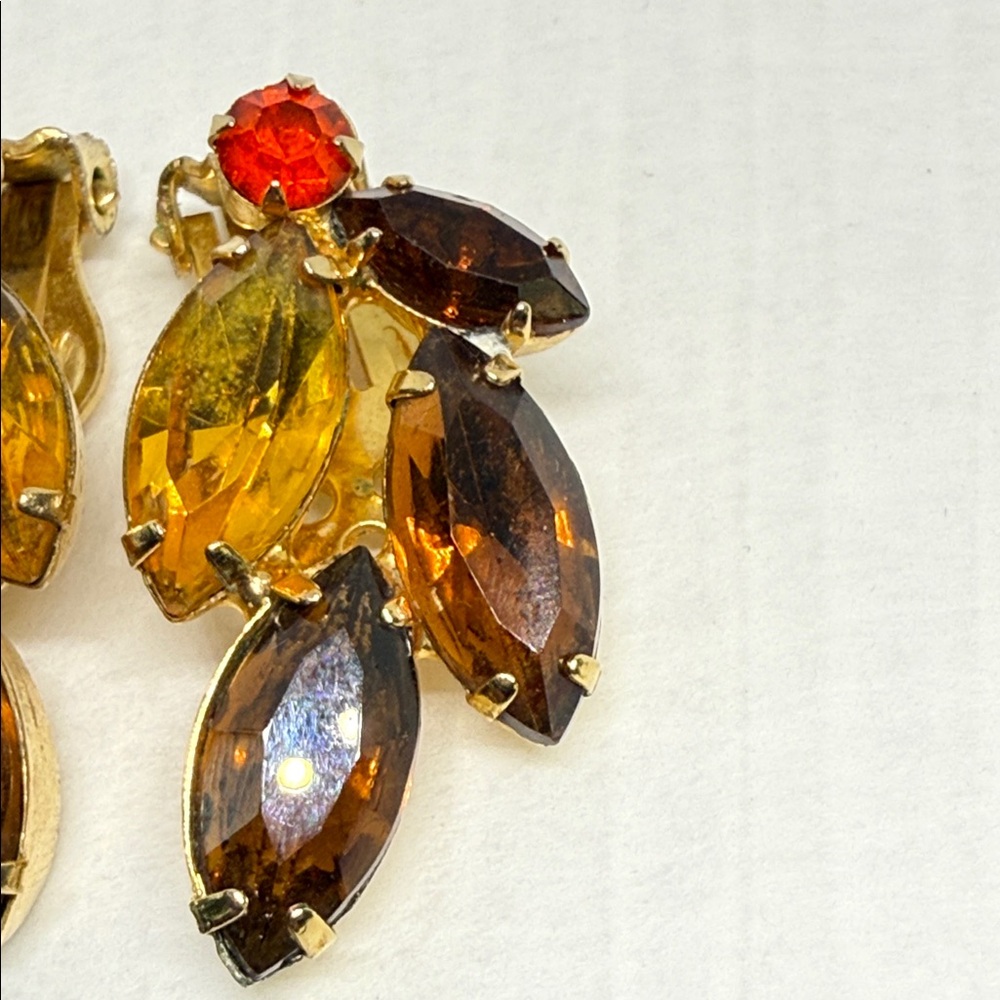 Vintage root bear & apple cider Gold tone Brown Leaf clip on Earrings - Picture 4 of 11